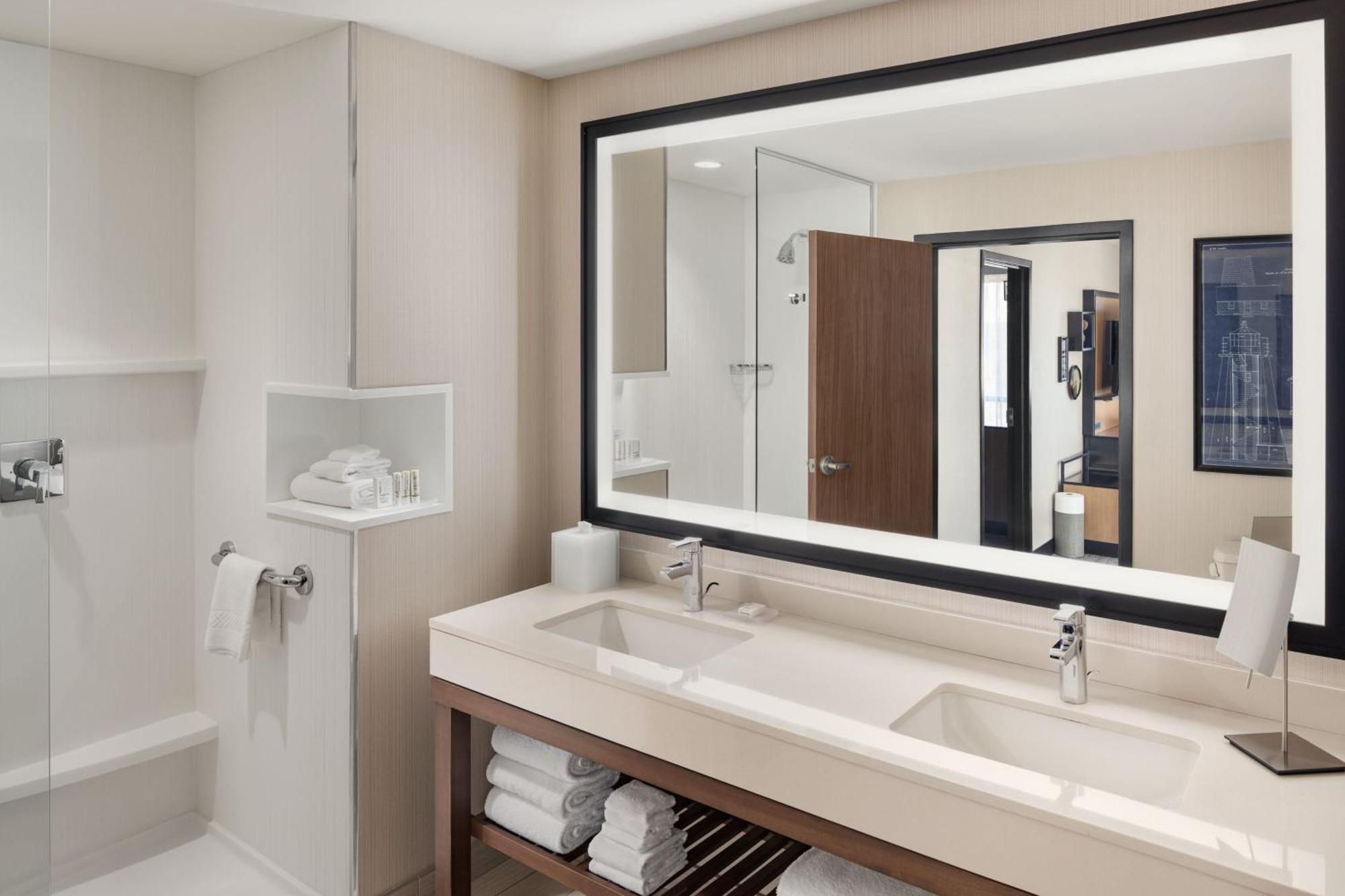 Courtyard By Marriott Portland Downtown/Waterfront Hotel Buitenkant foto