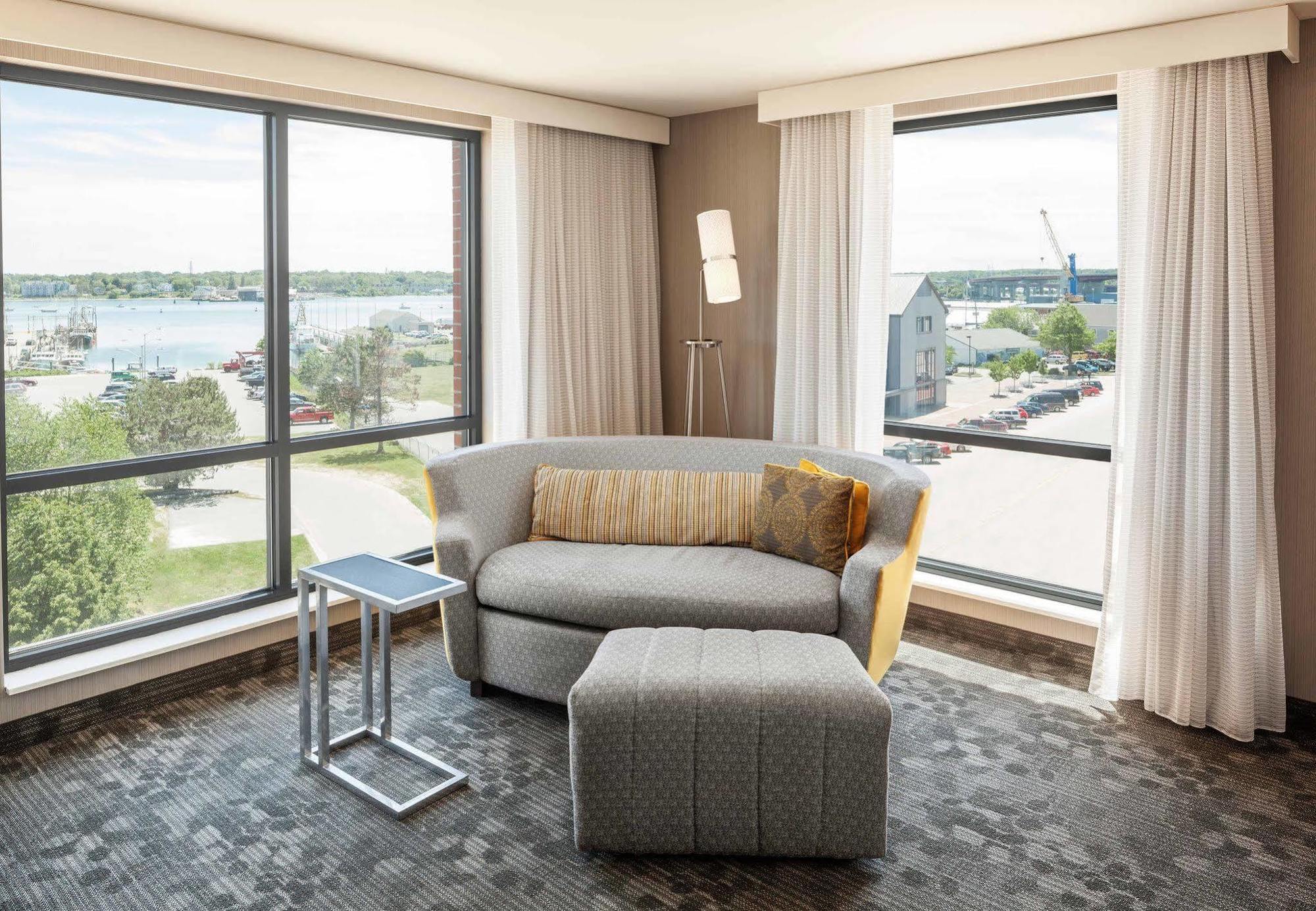 Courtyard By Marriott Portland Downtown/Waterfront Hotel Buitenkant foto
